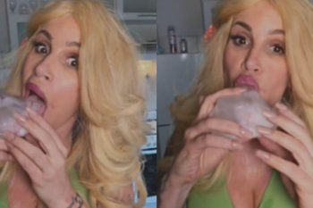 flor pena imito a maru botana chupando hielo