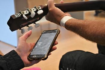 Musicoterapia: la disciplina que se desarrolla en el Hospital de Esteban Echeverría.