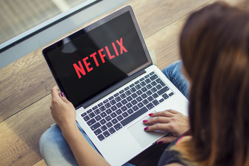 Netflix comenzará a cobrar más a los usuarios que comparten contraseñas.