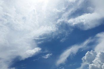 El tiempo para hoy: algo nublado y templado con máxima de 23º