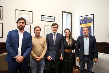 ¿que hacia pampita en el senado bonaerense?