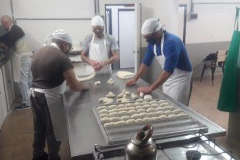 Presos de la Unidad 4 de Bahía Blanca producen panes de manera solidaria 