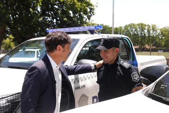 Axel Kicillof entregó 36 patrulleros en un acto en General Las Heras.