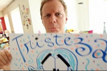 anibal fernandez y un cruce al caricaturista nik sobre sus plagios