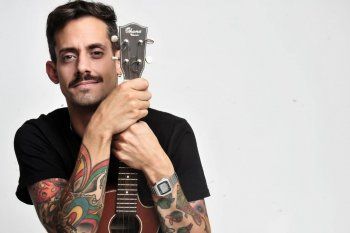 Con un espectáculo de música y humor, Agustín Aristarán, conocido popularmente como Soy Rada, traerán las canciones de su último trabajo “Álbum de cicatrices”.