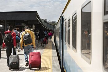 arranco la venta de pasajes de tren a mar del plata, pinamar y bragado: ¿como conseguirlos y cuanto salen?