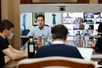 Kicillof y sus ministros dialogaron con intendentes con la temporada en la mira.