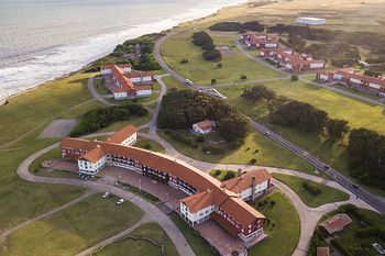 Alberto Fernández inaugura un hotel en Chapadmalal