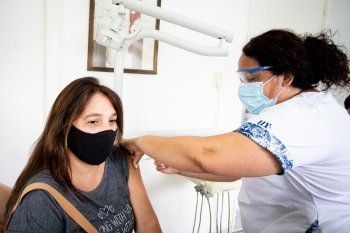 Luego de vacunar al personal de salud, comenzará la vacunación a los docentes.