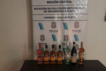 la plata: intento robar bebidas alcoholicas de walmart