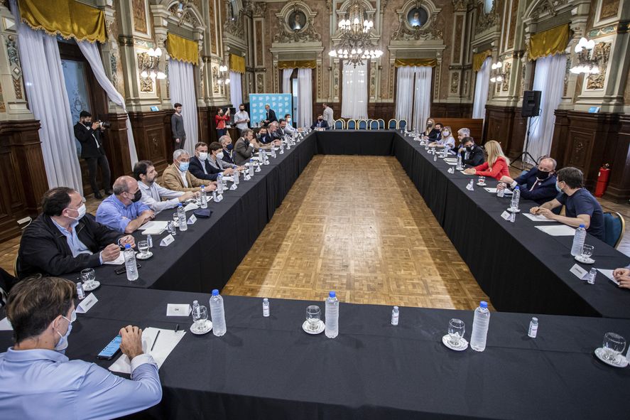 Tras la derrota en las elecciones de 2021, Axel Kicillof mantuvo reuniones con los principales dirigentes del Frente de Todos en la Provincia.