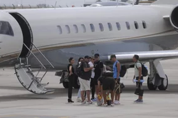 Lautaro Martínez  llegó a Bahía Blanca y Germán Pezzella lo haría después de Navidad - Foto: La nueva
