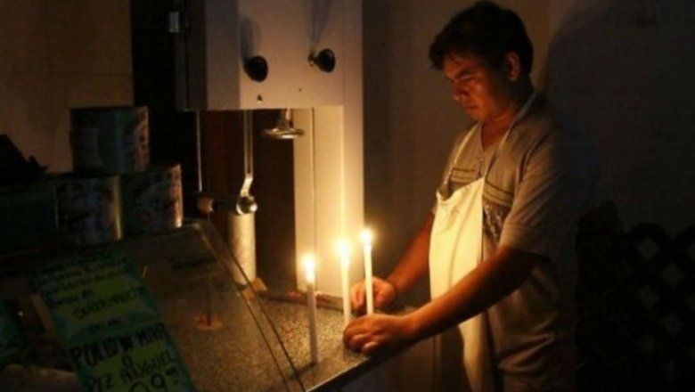 Familias y comerciantes afectados por los cortes de luz. Piden quitar la concesión a Edesur.