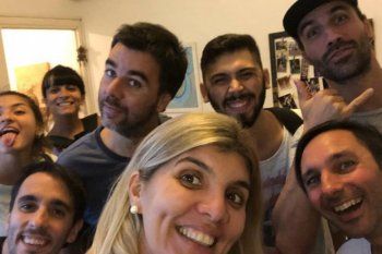 sordoyentes: conoce la primera obra de teatro en lenguaje de senas con subtitulos para oyentes