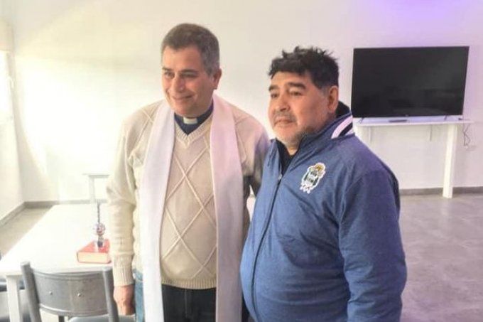 Maradona y el cura Rubio: "Me encontré con una persona espiritual, que le pidió paz a Dios".