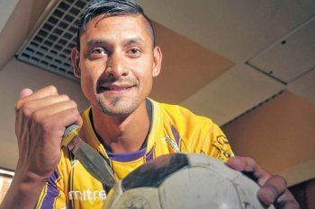 desde olimpo le contestan a tevez : ?el es rico y nosotros lamentablemente vivimos el dia a dia?