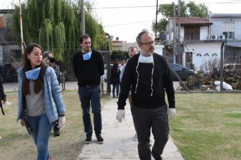 valenzuela intento recortar salarios en tres de febrero y la provincia le puso un freno
