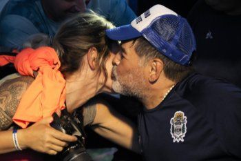 la fotografa de dios: eva pardo, la mujer que le regala la sonrisa de maradona al mundo