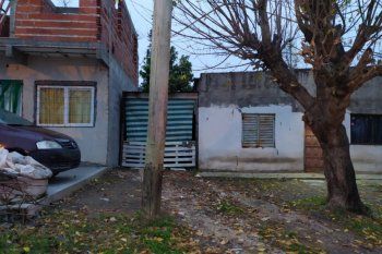 volvio de trabajar y le habian instalado un poste de internet en la entrada del garaje
