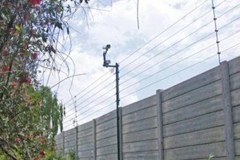con guantes y con el rostro cubierto tres delincuentes robaron en un country: despertaron a las victimas