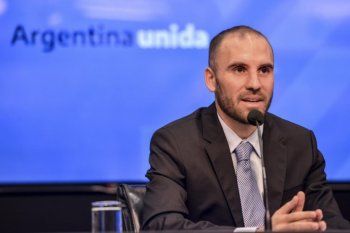 Guzmán recibe al FMI en busca de renegociar la deuda que dejó Macri