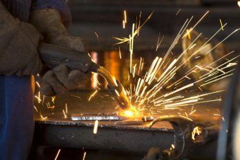 En caída libre: la industria metalúrgica cayó más del 2 % en abril. Los detalles.