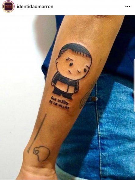 En su carta, la maestra cuenta que para homenajear a sus alumnos se tatuó la imagen del 