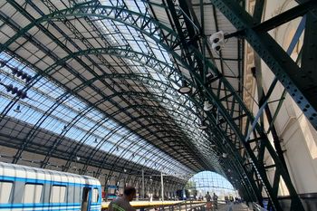 La renovada estación de trenes de la ciudad de La Plata. Las imágenes de esta nota fueron tomadas con un Motorola Moto Edge 30.