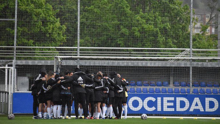 La denuncia colectiva está en FIFA y es contra un tñecnico en funciones.