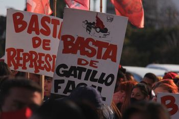 dos policias presos por balear a un joven y dejarlo sin la vision de un ojo