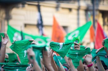 javier milei ni asumio y los libertarios piden rediscutir la ley de aborto