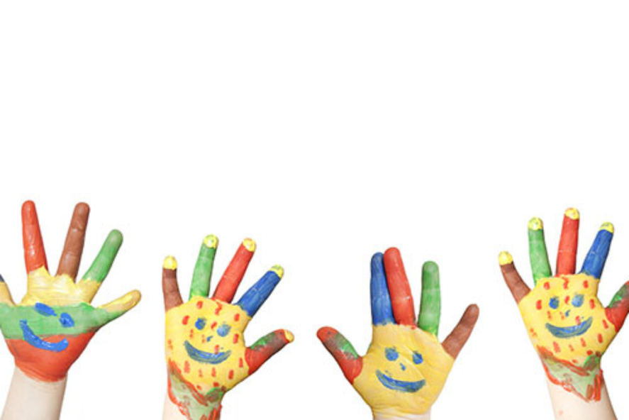 Para la celebración de este día se ideó el símbolo de una carita feliz pintada en la palma de la mano.