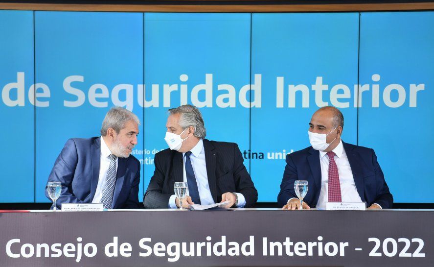 El ministro de Seguridad dijo que "no sería una anomalía" que el presidente Alberto Fernández compita por la presidencia. Dijo que lo va a respaldar.