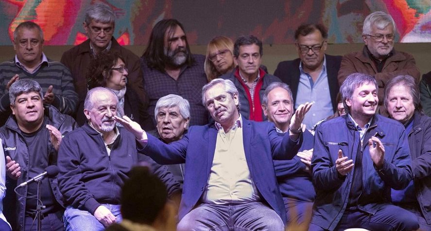Alberto Fernández y Máximo Kirchner durante un encuentro con dirigentes sindicales en 2019.