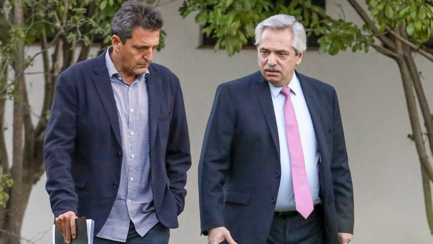 Alberto Fernández y Sergio Massa definen al sucesor de Máximo Kirchner como presidente del bloque oficialista en Diputados.