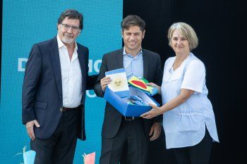 Alberto Sileoni acompañó a Axel Kicillof en la inauguración de un jardín de infantes el día del comienzo de clases.