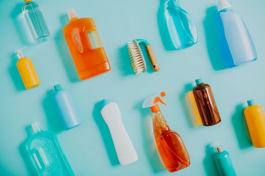 La ANMAT prohibió productos de tres marcas de artículos de limpieza, por no estar registrados en el organismo.