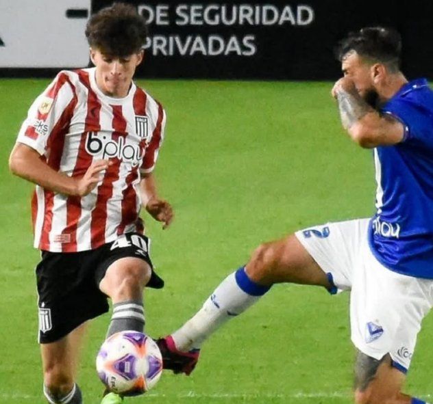 Axel Atum, ante Vélez, en su debut en Estudiantes. (Foto: prensa EDLP)