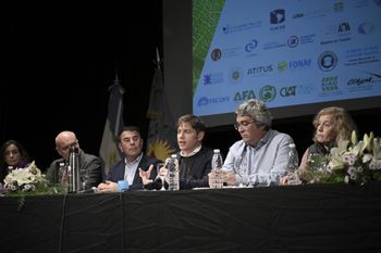 Axel Kicillof, presente en Azul.