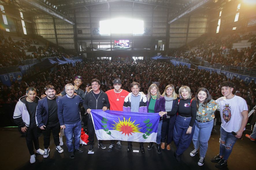 Axel Kicillof participó de un festival en La Matanza junto a miles de estudiantes anotados para el “Viaje de Fin de Curso”