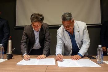 el hilo celeste y blanco que une a lionel messi, la ceamse y el estadio unico de la plata