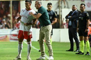 Abel Balbo: el técnico de Estudiantes junto a Jorge Rodríguez (Foto: Estudiantes)