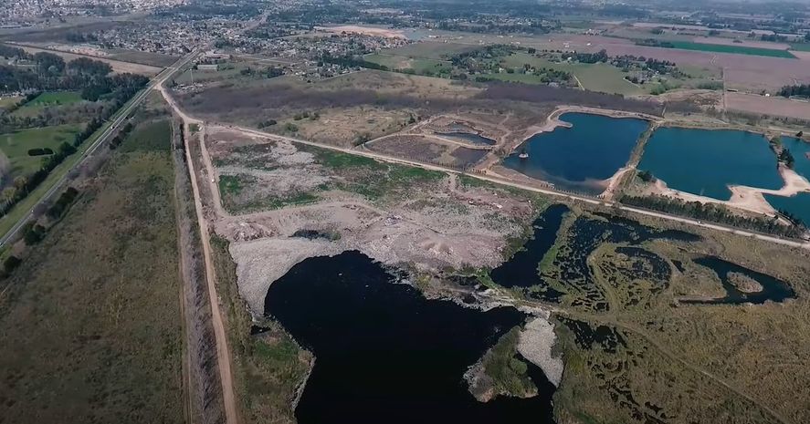 Futuro ecoparque: La vista del basural de Luján.