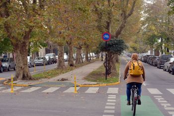 la plata: nuevas bicisendas para conectar las universidades con el centro