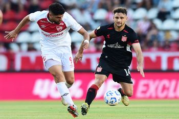 Estudiantes define sus centrales para enfrentar a Vélez
