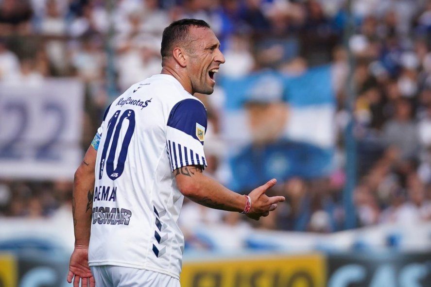 Brahian Alemán salió lesionado en Gimnasia y se perdería los tres partidos finales.