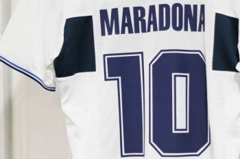 Ciudad de Dios: Un grupo de socios de Gimnasia propone retirar la 10 en honor a Maradona.