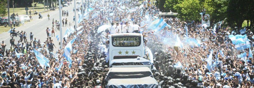 Los festejos de la Selección Argentina: una multitud se congregó para recibir a los campeones.