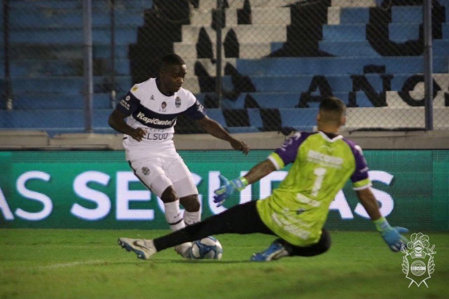 Johan Carbonero marcó la ventaja de Gimnasia ante Dock Sud