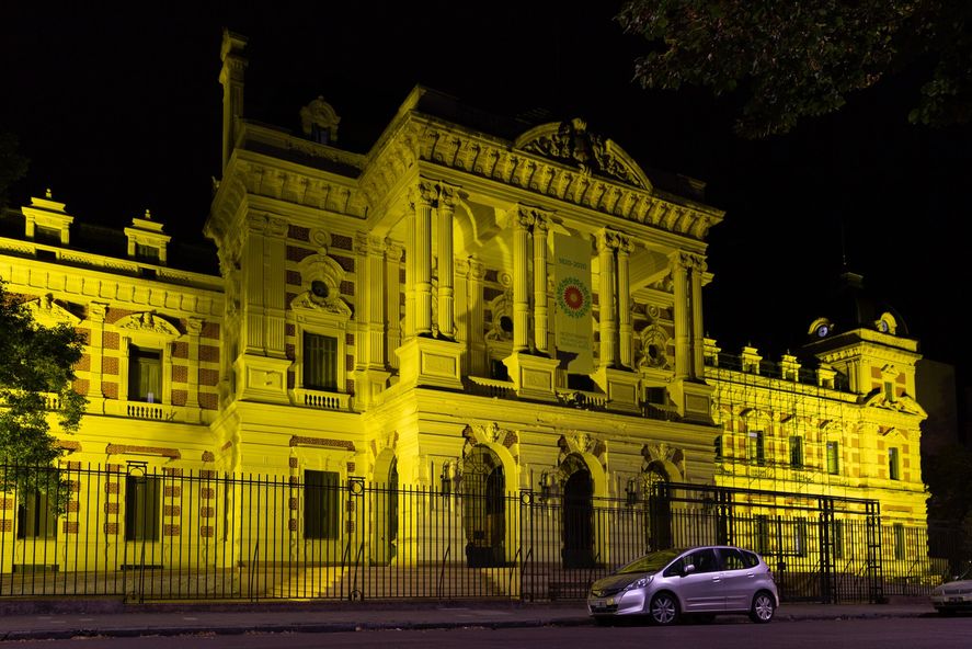 La Casa de Gobierno se iluminó de amarillo en marzo (Foto: Secretaría General de Gobierno)